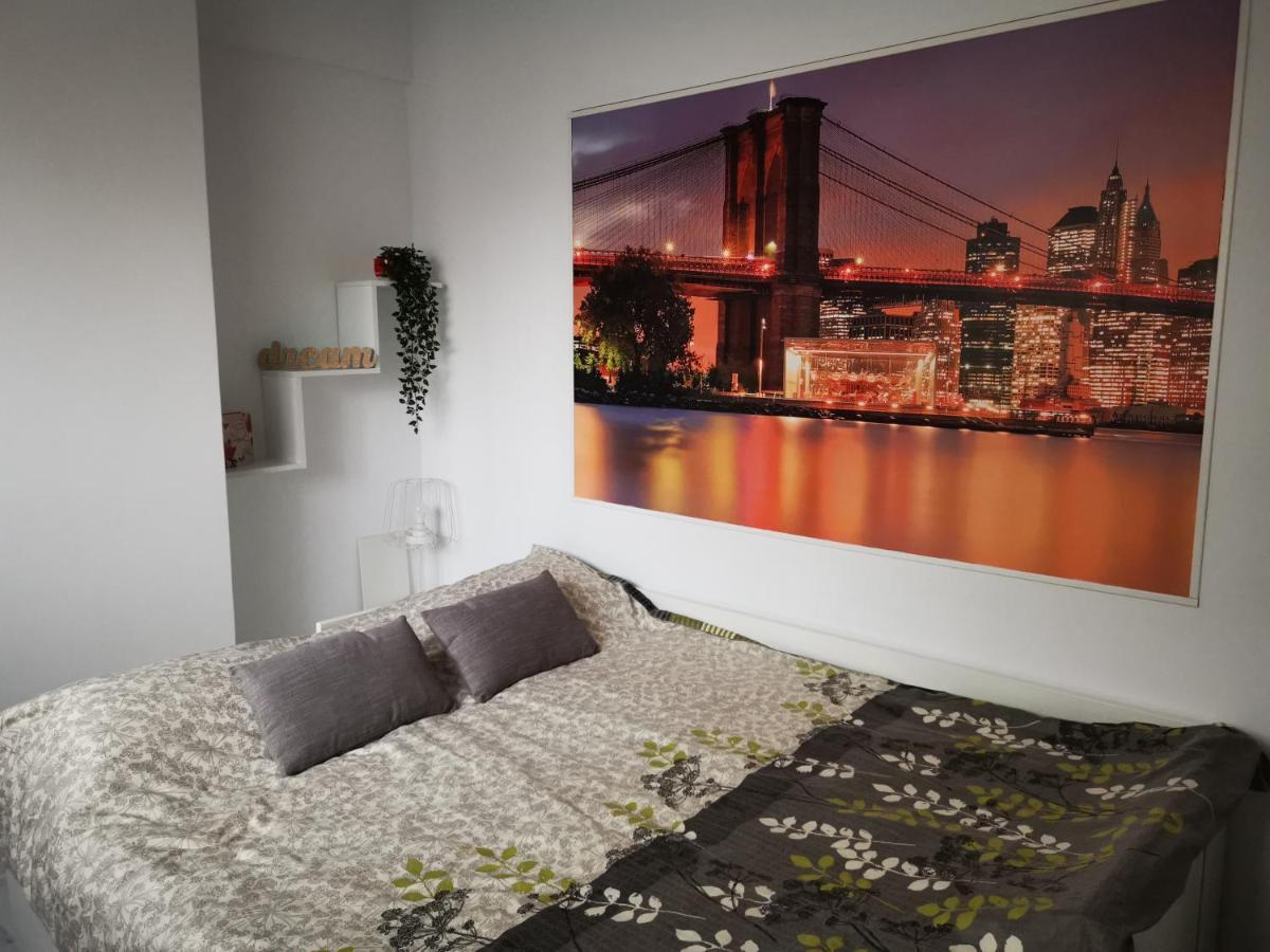 Iasi Jacuzzi Apartment A Bagian luar foto